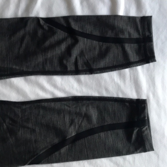 Lululemon women’s 7 1/4 leggings, size 6 - Picture 2 of 5